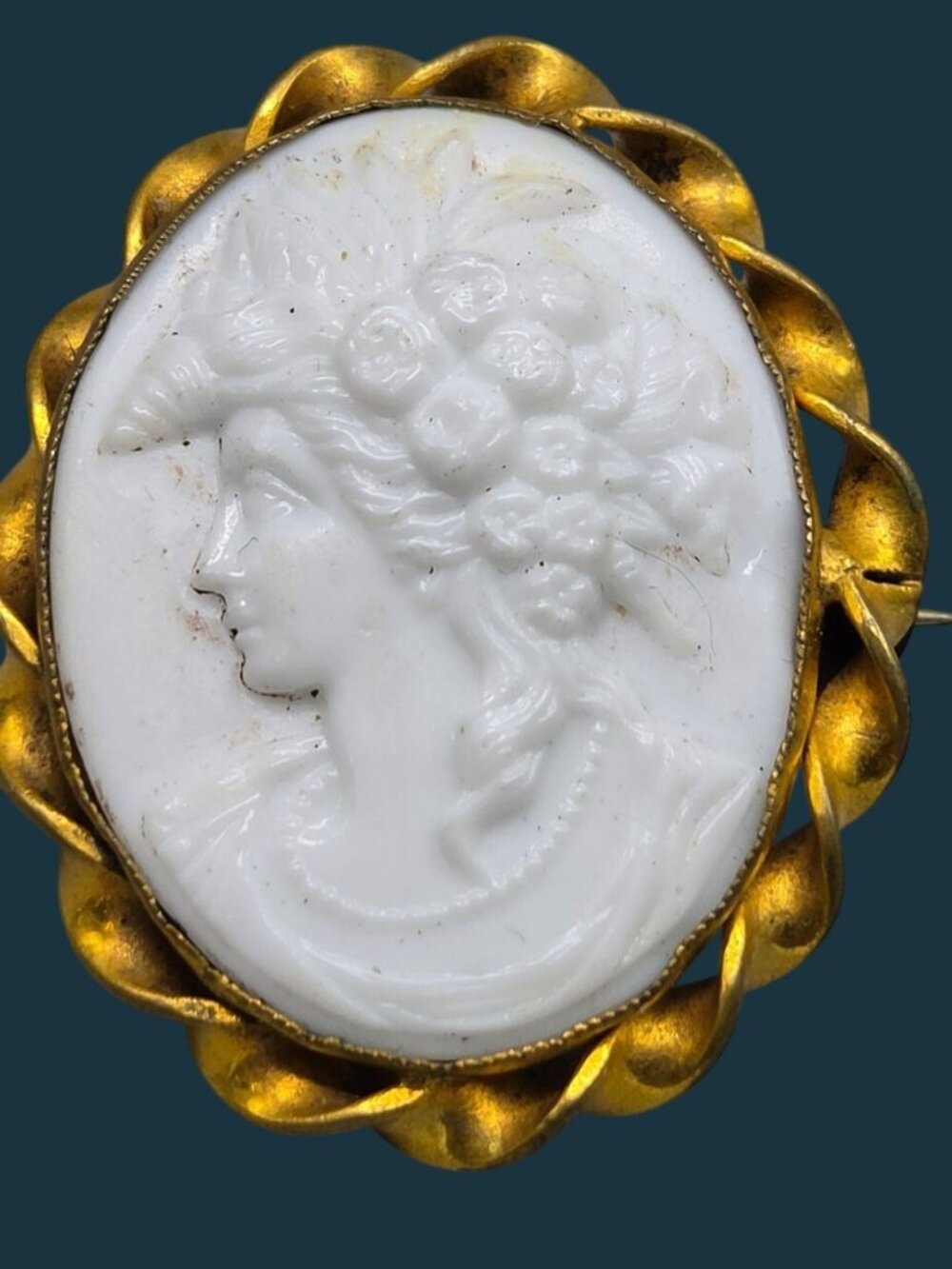 Antique Victorian Cameo Brooch Glass Paste Profile Gold Gilt Twist Frame c. 1870 - Picture 12 of 13